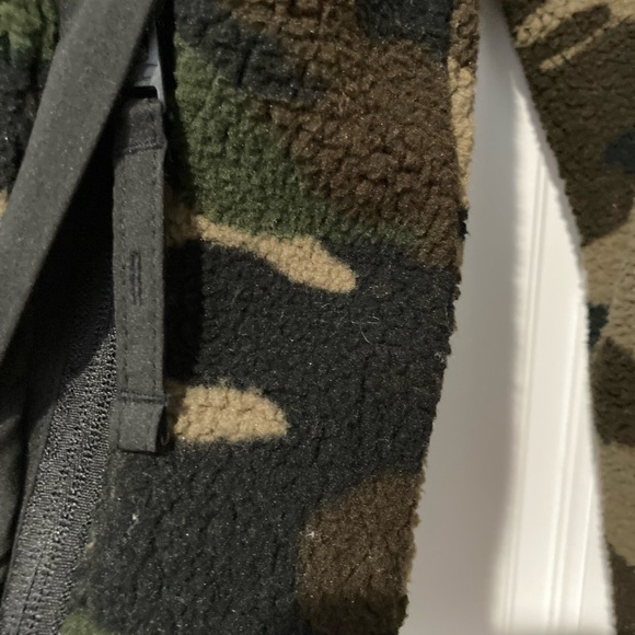 Hollister Camo Sherpa Fleece Jacket, NWOT Men’s Small - Picture 5 of 11